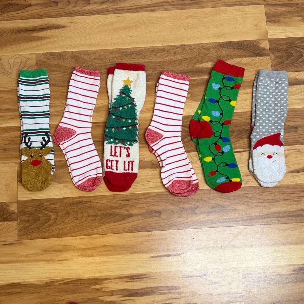 3 for $20 UNBRANDED Ladies Novelty Christmas Themed Crew Socks Santa Reindeer